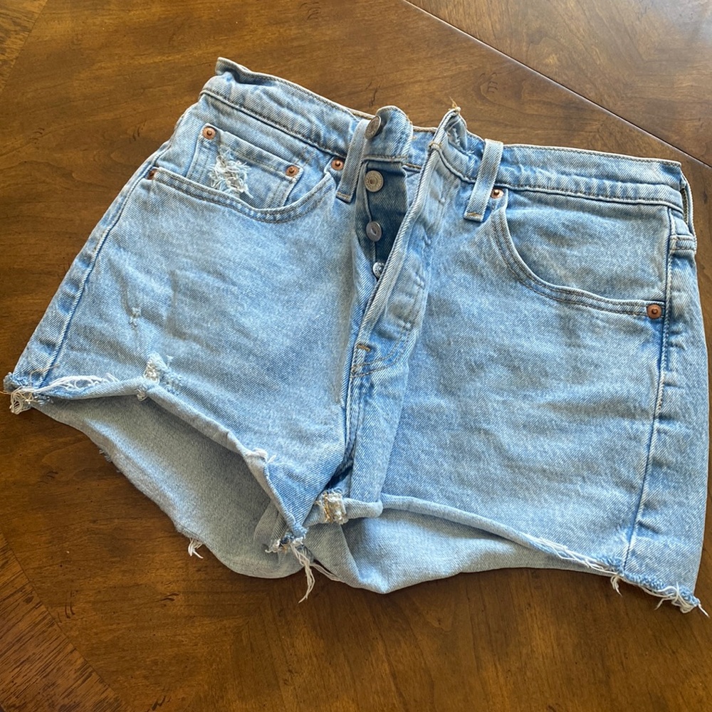 Levi’s women’s 501 Jean shorts size 26